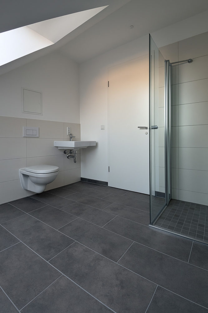Bad mit Dusche Obergeschoss